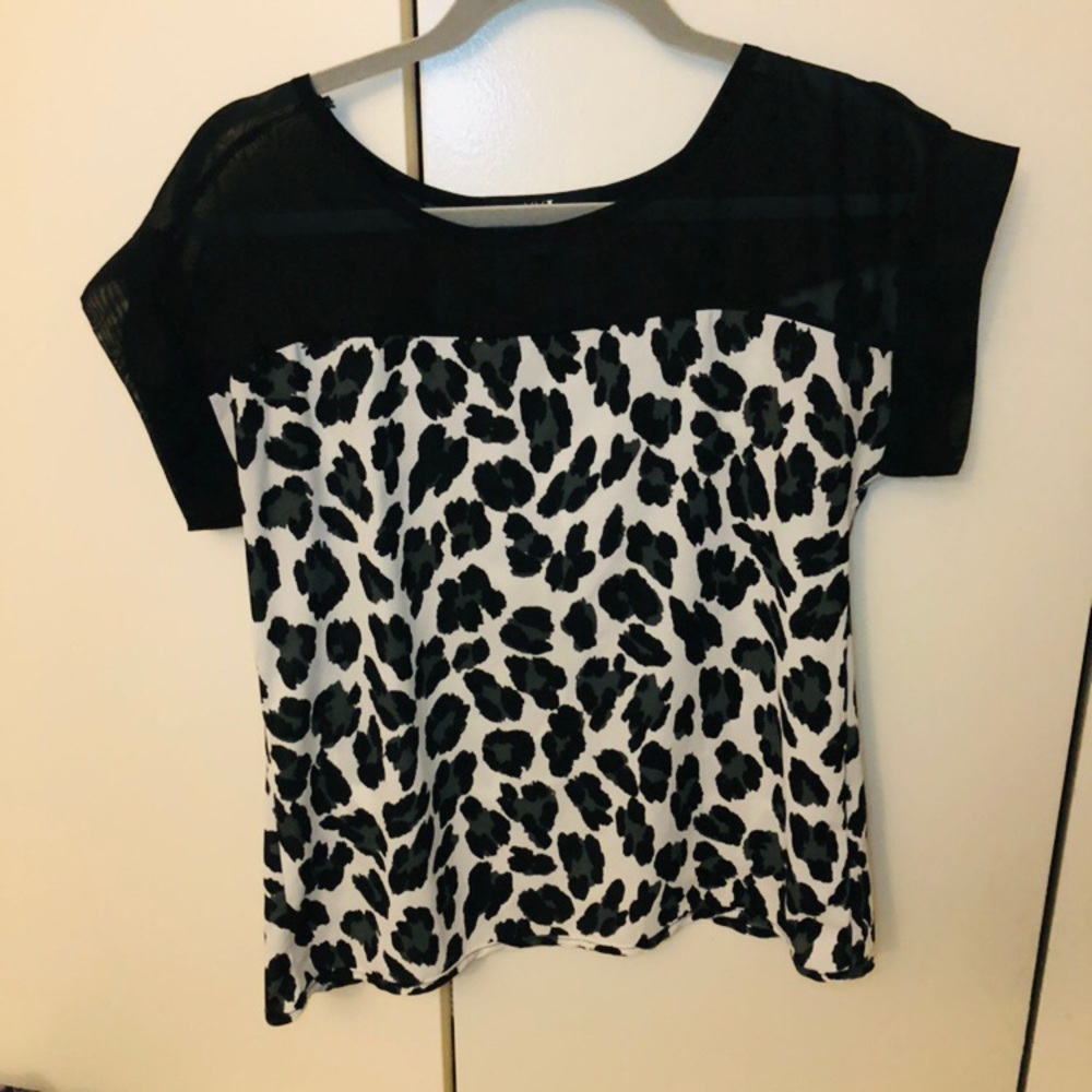 GRAY CHEETAH PRINT BLOUSE